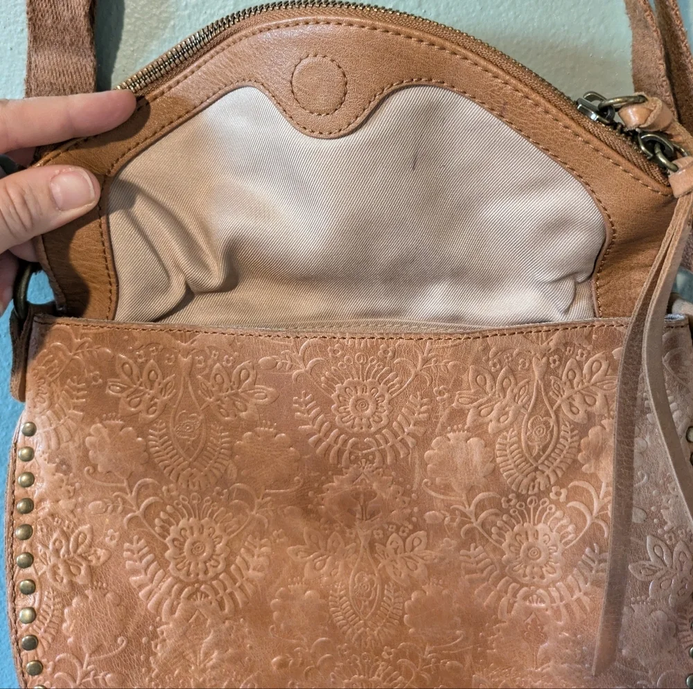 The Sak Silverlake Crossbody Embossed - Picture 4 of 11